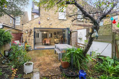 32 Seward Road, London, W7 2JR