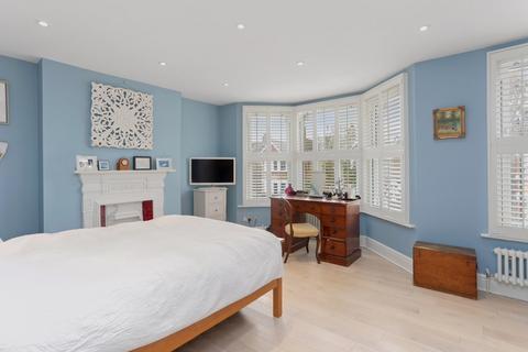 32 Seward Road, London, W7 2JR