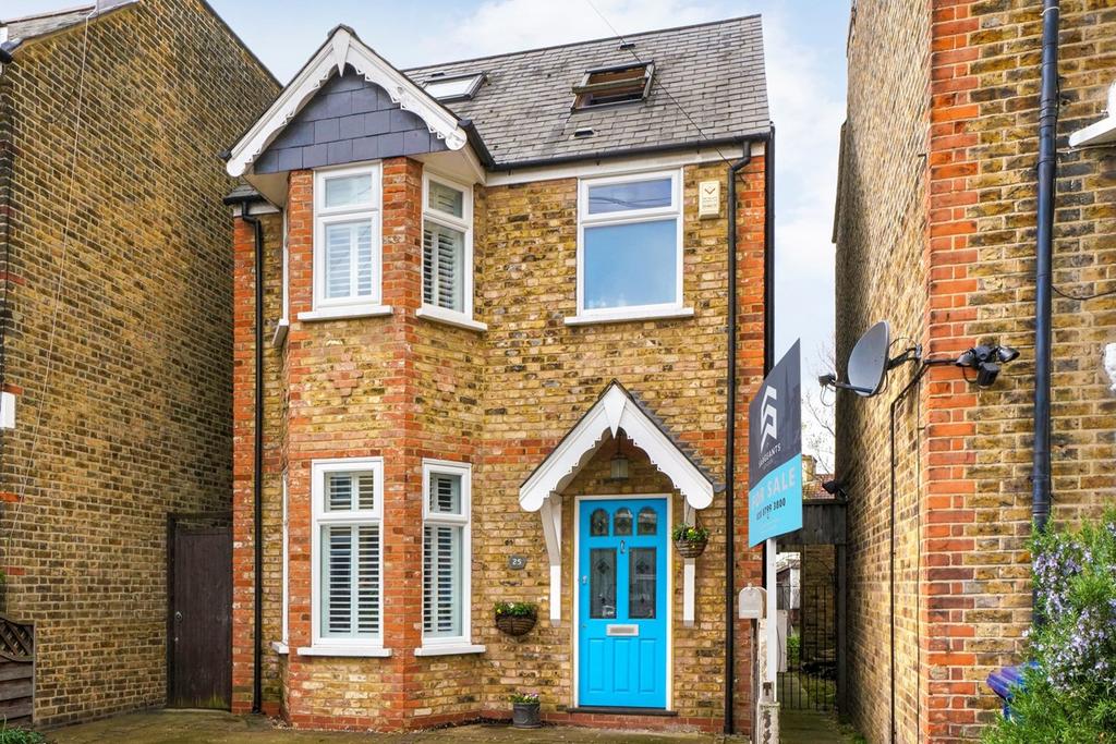 Seward Road, Ealing, W7 3 bed detached house for sale £825,000