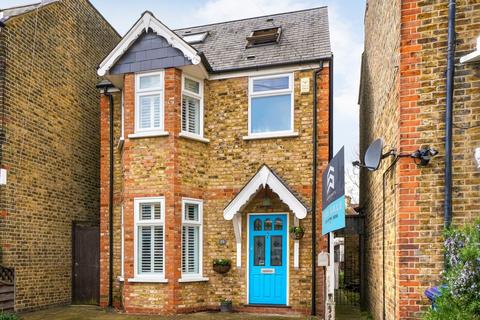 25 Seward Road, London, W7 2JS