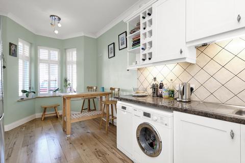 25 Seward Road, London, W7 2JS