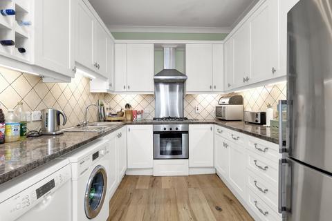 25 Seward Road, London, W7 2JS