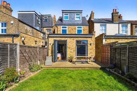 25 Seward Road, London, W7 2JS