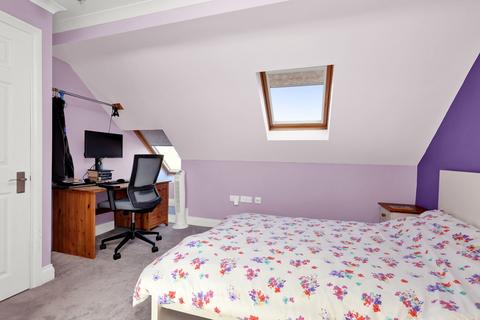 25 Seward Road, London, W7 2JS