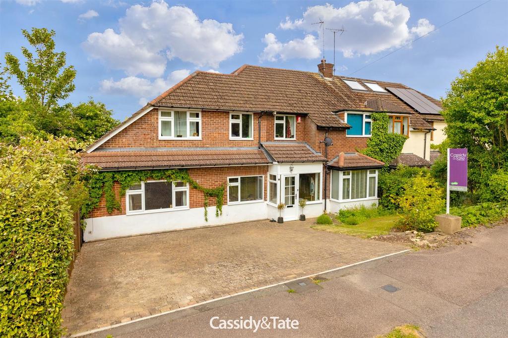 Wick Avenue, Wheathampstead, St. Albans 5 bed semidetached house £