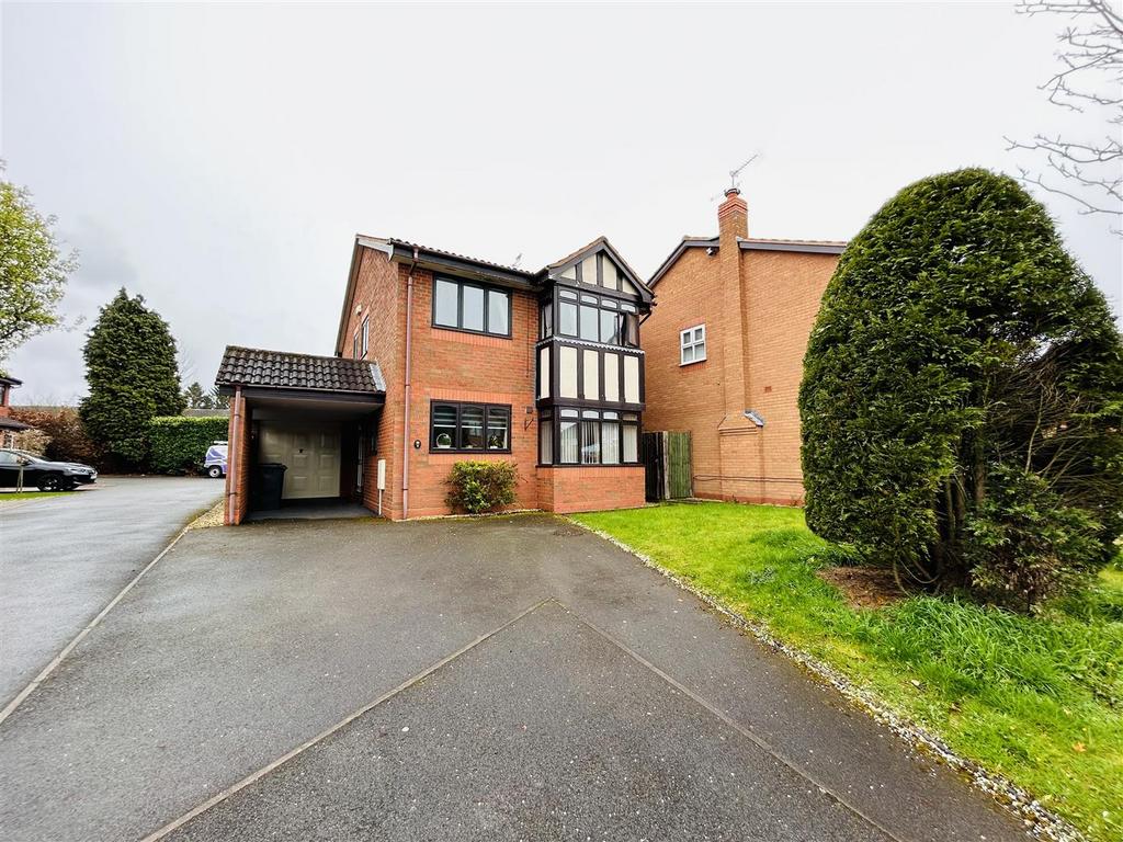 8 Griffiths Drive, Wombourne 4 bed detached house £1,400 pcm (£323 pw)