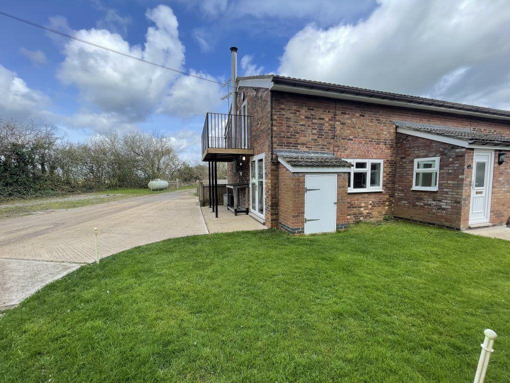 Southam Road, Priors Marston 2 bed cottage £995 pcm (£230 pw)