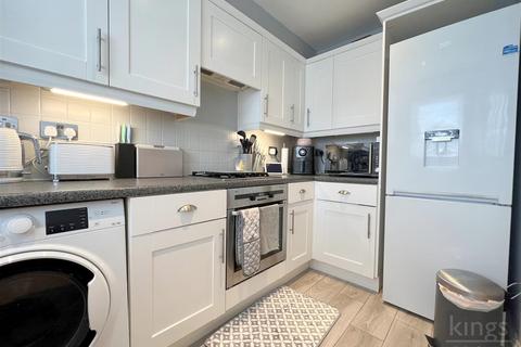47 Cobham Close, Enfield, EN1 3SD