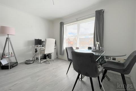 47 Cobham Close, Enfield, EN1 3SD