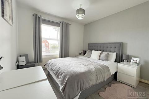 47 Cobham Close, Enfield, EN1 3SD