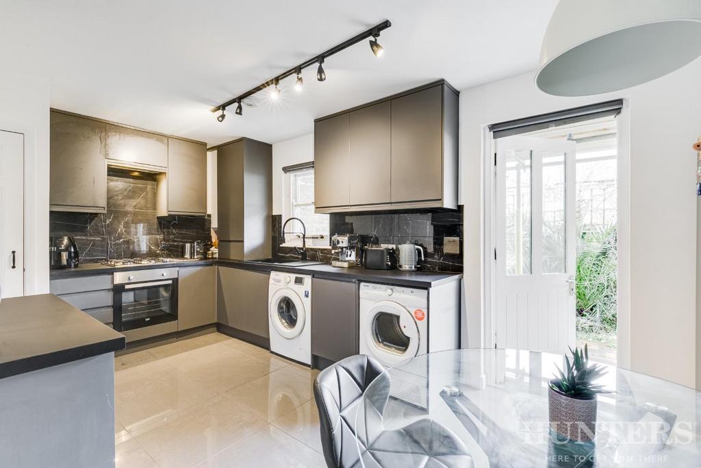 27, Old School Court, Drapers Road, London, N17 6 L