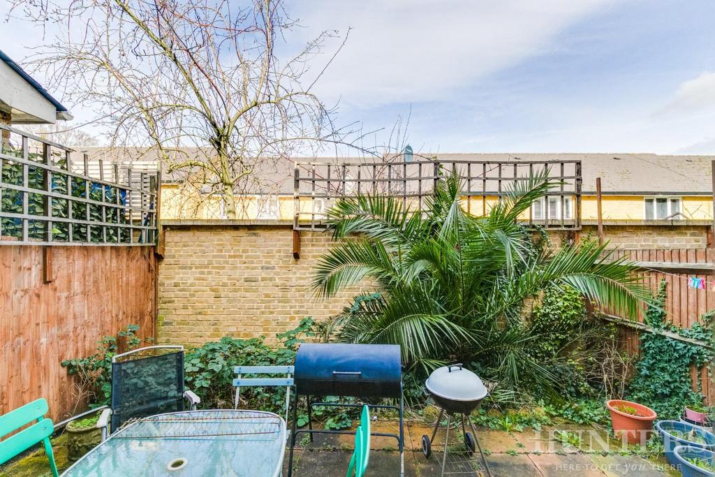27, Old School Court, Drapers Road, London, N17 6 L