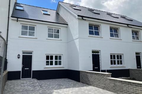 3 bedroom townhouse for sale, Kensington Gardens, Haverfordwest, Pembrokeshire