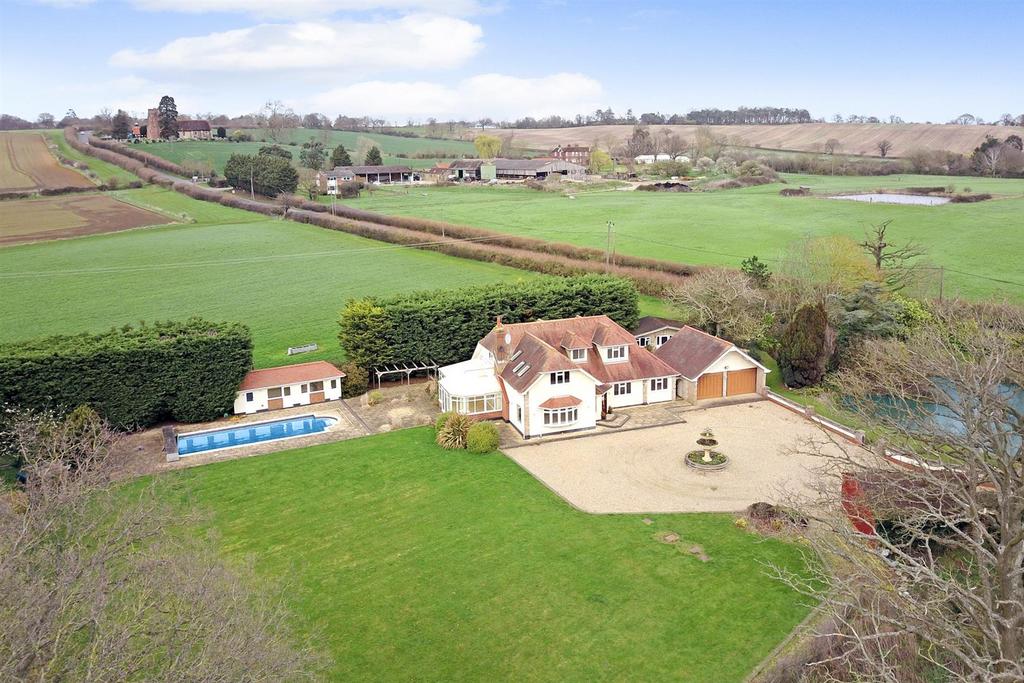 Castledon Road, Downham, Billericay 4 bed detached house for sale £
