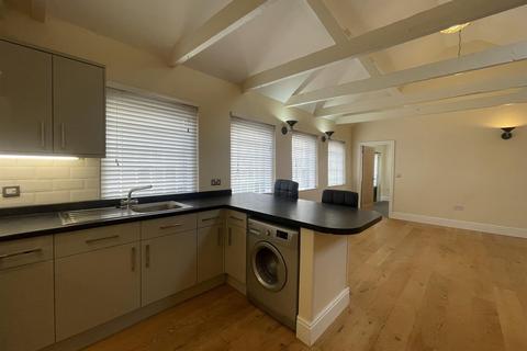 2 bedroom flat to rent, Manor Road, Gravesend