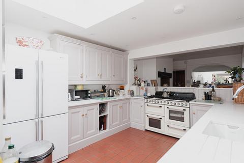 23 Worple Road, Epsom, KT18 5EP
