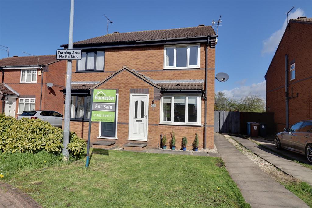 Cawthorne Drive, Hull 2 bed semidetached house for sale £150,000