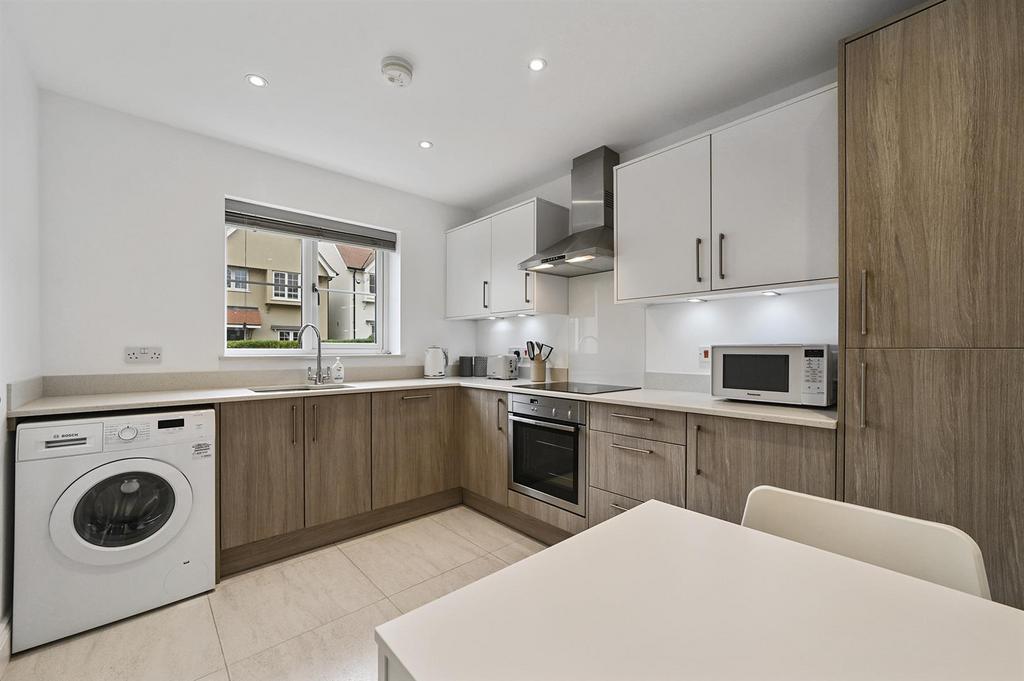 8 Goodlands, Boxford 2 bed detached house £330,000
