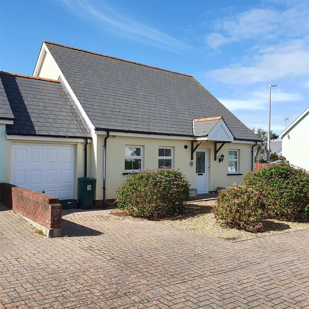 18 Maes Waldo, Fishguard 2 bed detached bungalow for sale £289,950