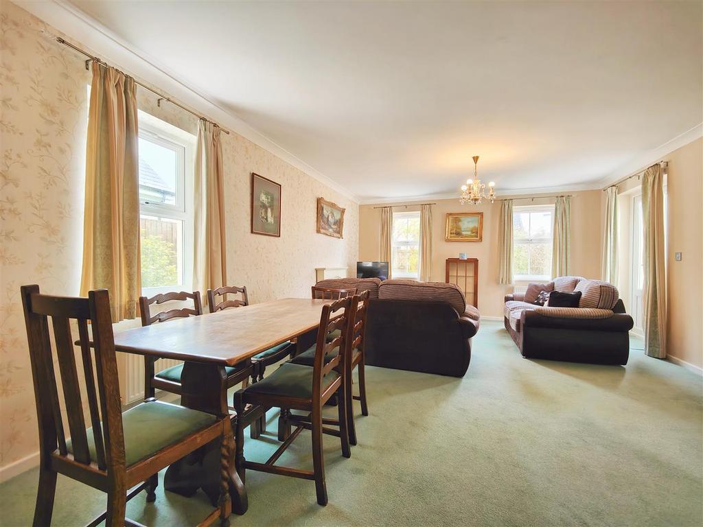 Sitting/Dining Room