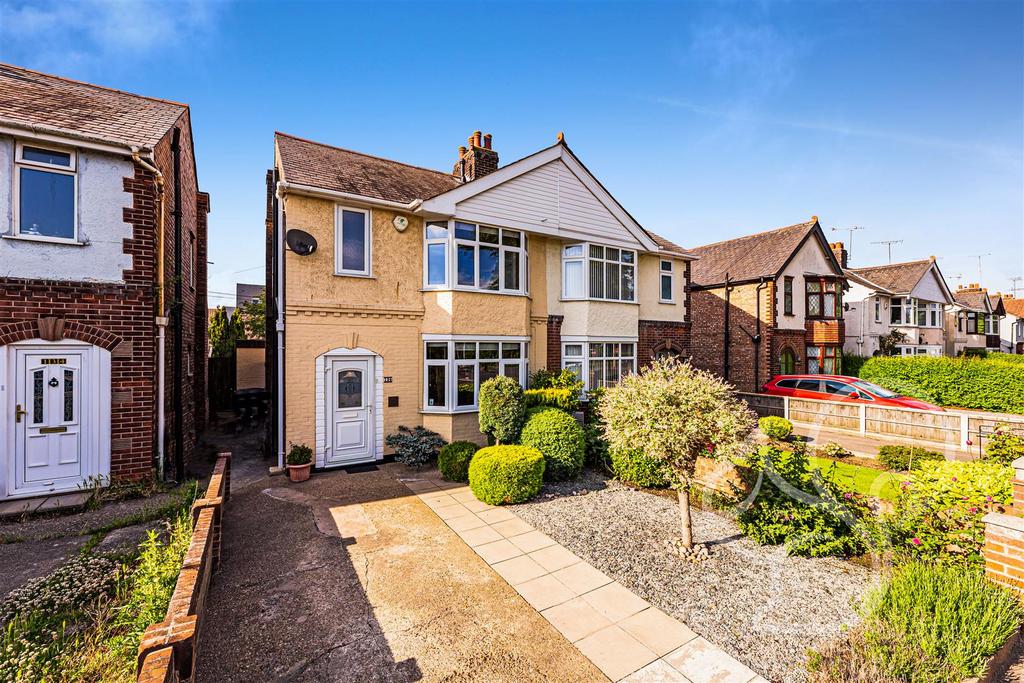 Cowdray Avenue, Colchester 3 bed semidetached house £325,000