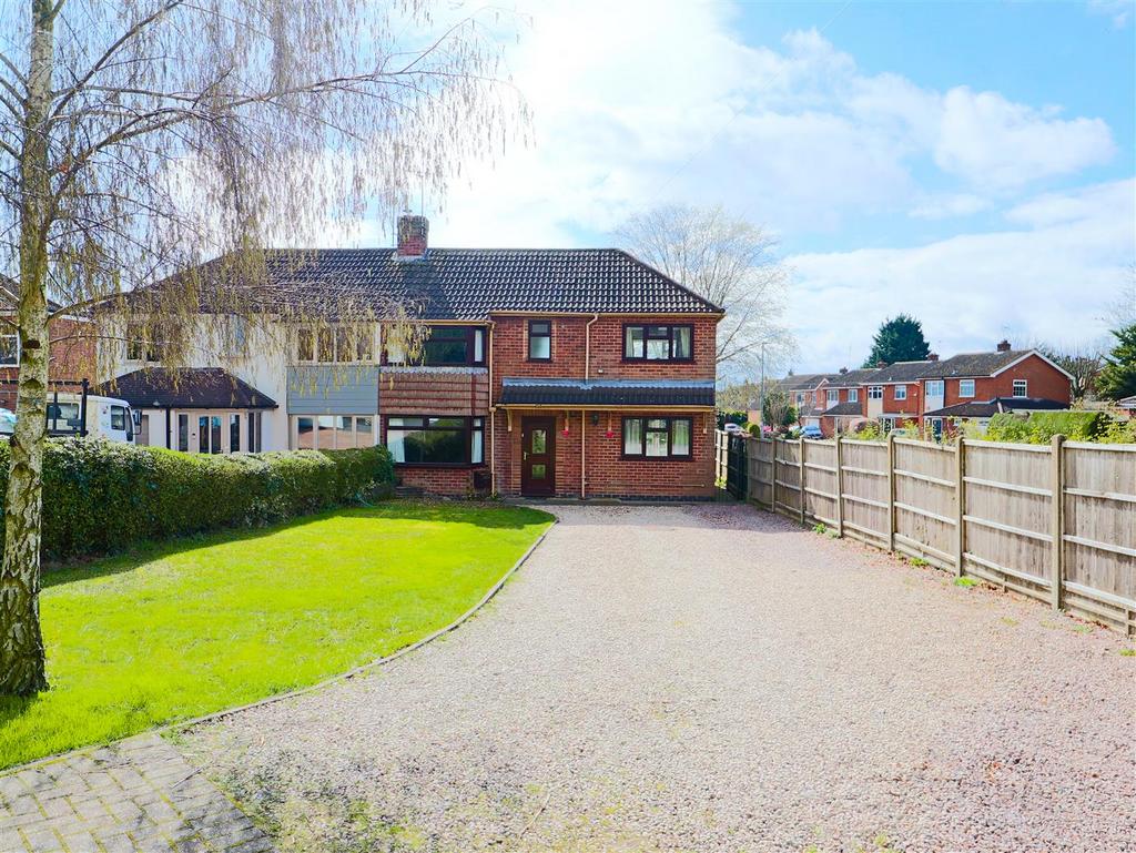 Hollycroft Crescent, Hinckley 4 bed semidetached house for sale £300,000