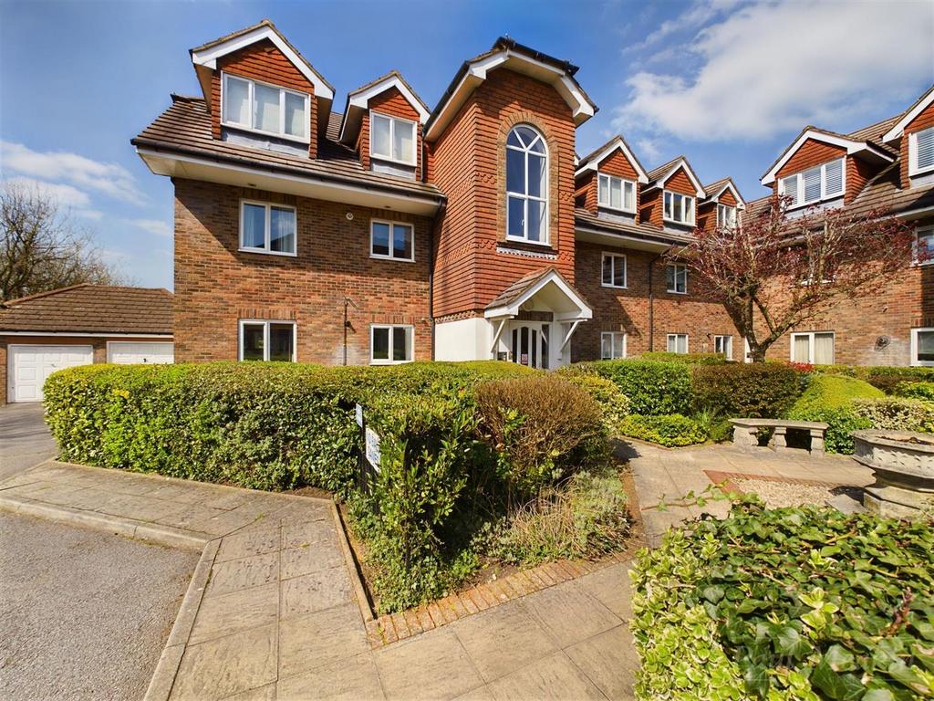 Sanderstead Heights, Addington Road 2 bed apartment for sale £400,000