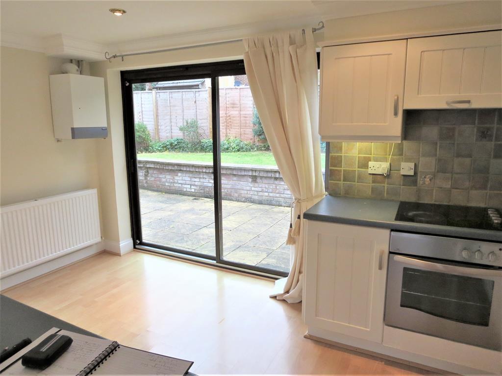 Hilmanton, Lower Earley, Reading, RG6... 3 bed link detached house £