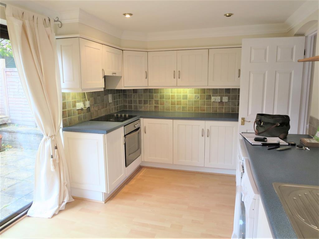 Hilmanton, Lower Earley, Reading, RG6... 3 bed link detached house £