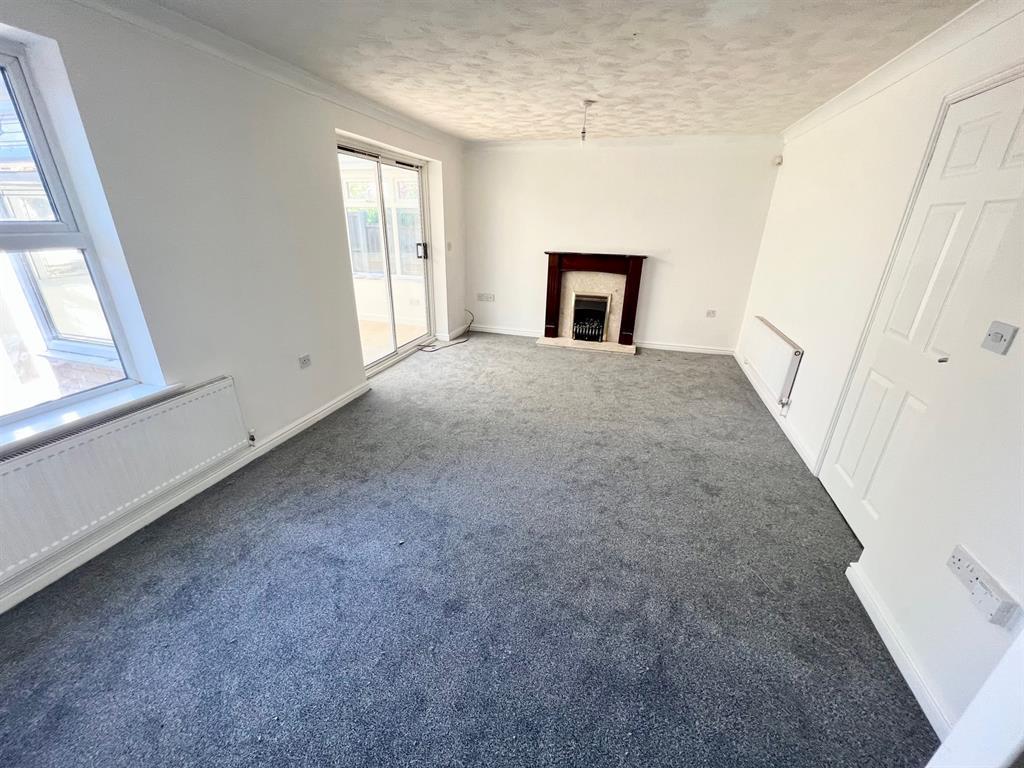 Clarke Avenue, Dinnington, Sheffield... 3 bed detached house £995 pcm
