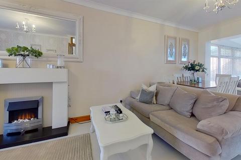 37 Columbia Drive, Lower Wick, Worcester, WR2 4DB