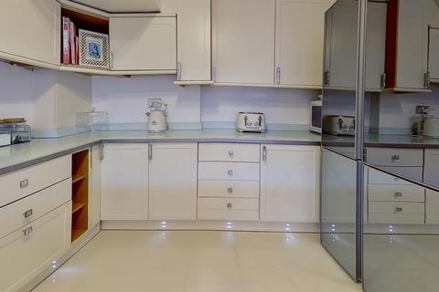 37 Columbia Drive, Lower Wick, Worcester, WR2 4DB