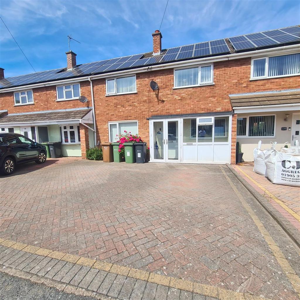 Windermere Drive, Worcester WR4 3 bed terraced house £220,000