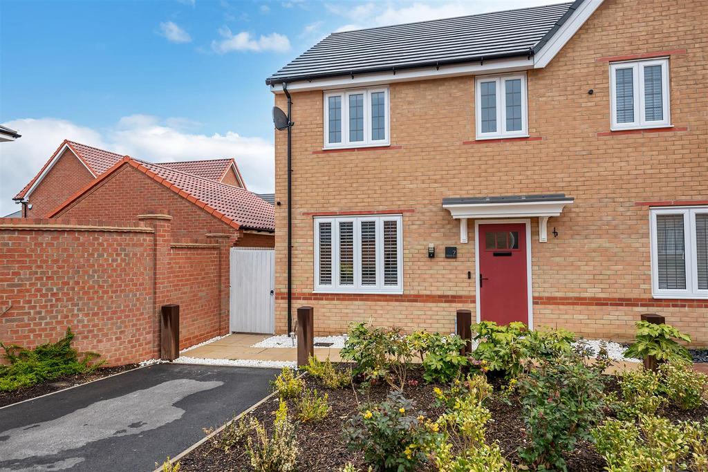 Weston Drive, Bury St. Edmunds 3 bed semidetached house for sale £
