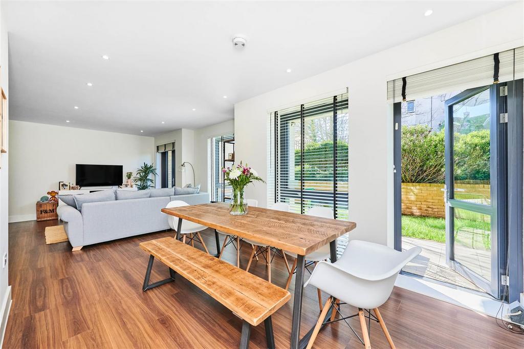 Court, Westleigh Avenue, Putney 2 bed flat for sale £725,000