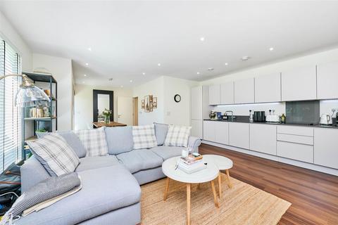 2 bedroom flat for sale, Linnet Court, Westleigh Avenue, Putney