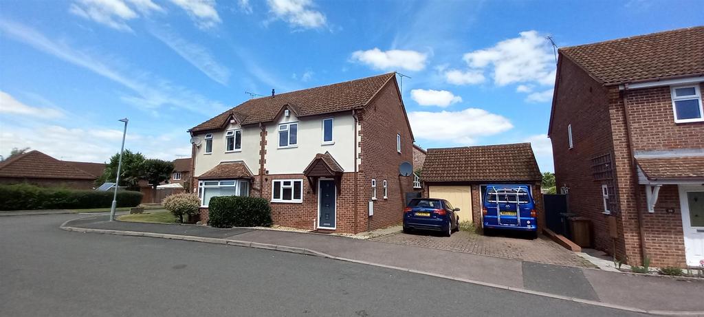 Hollywell Homes Estate Agent, Powderham Avenue, Wo