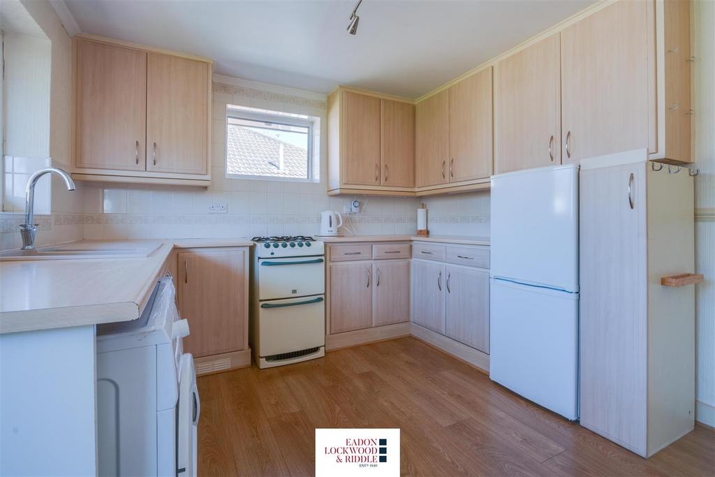 St. Albans Way, Wickersley, Rotherham 2 bed semidetached bungalow for