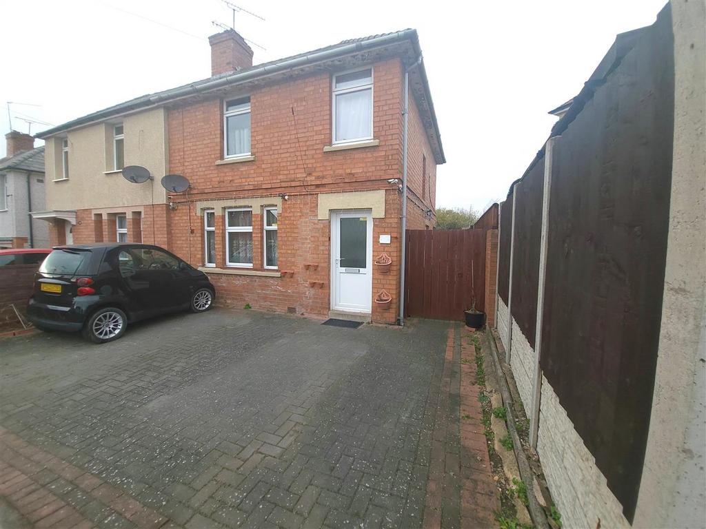 Brickfields Road, Worcester WR4 3 bed semidetached house for sale £