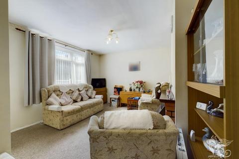 38 Callan Grove, South Ockendon, RM15 5PN