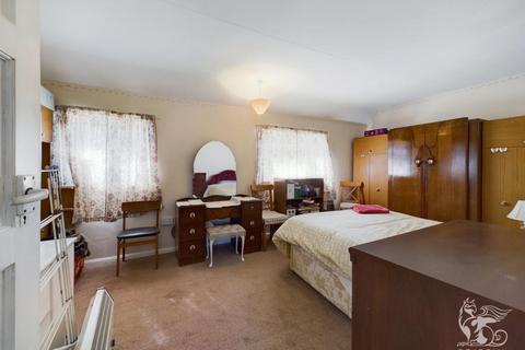 38 Callan Grove, South Ockendon, RM15 5PN