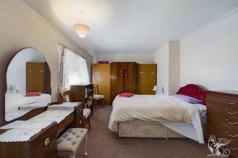 38 Callan Grove, South Ockendon, RM15 5PN