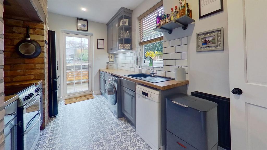 Kitchen 2.jpg