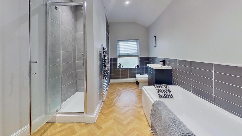 Bathroom  2.jpg
