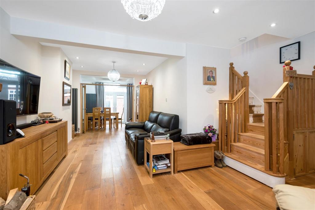 Hillcrest Road, Bromley 3 bed end of terrace house £550,000