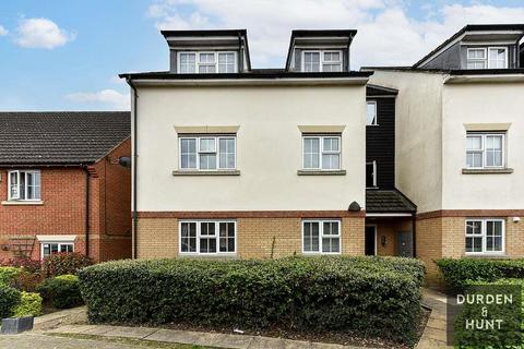 39 Retreat Way, Chigwell, IG7 6EL