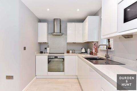 39 Retreat Way, Chigwell, IG7 6EL