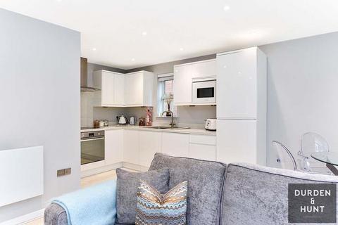39 Retreat Way, Chigwell, IG7 6EL