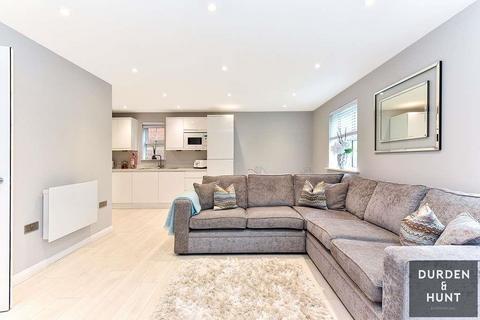 39 Retreat Way, Chigwell, IG7 6EL