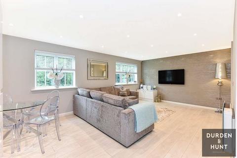 39 Retreat Way, Chigwell, IG7 6EL